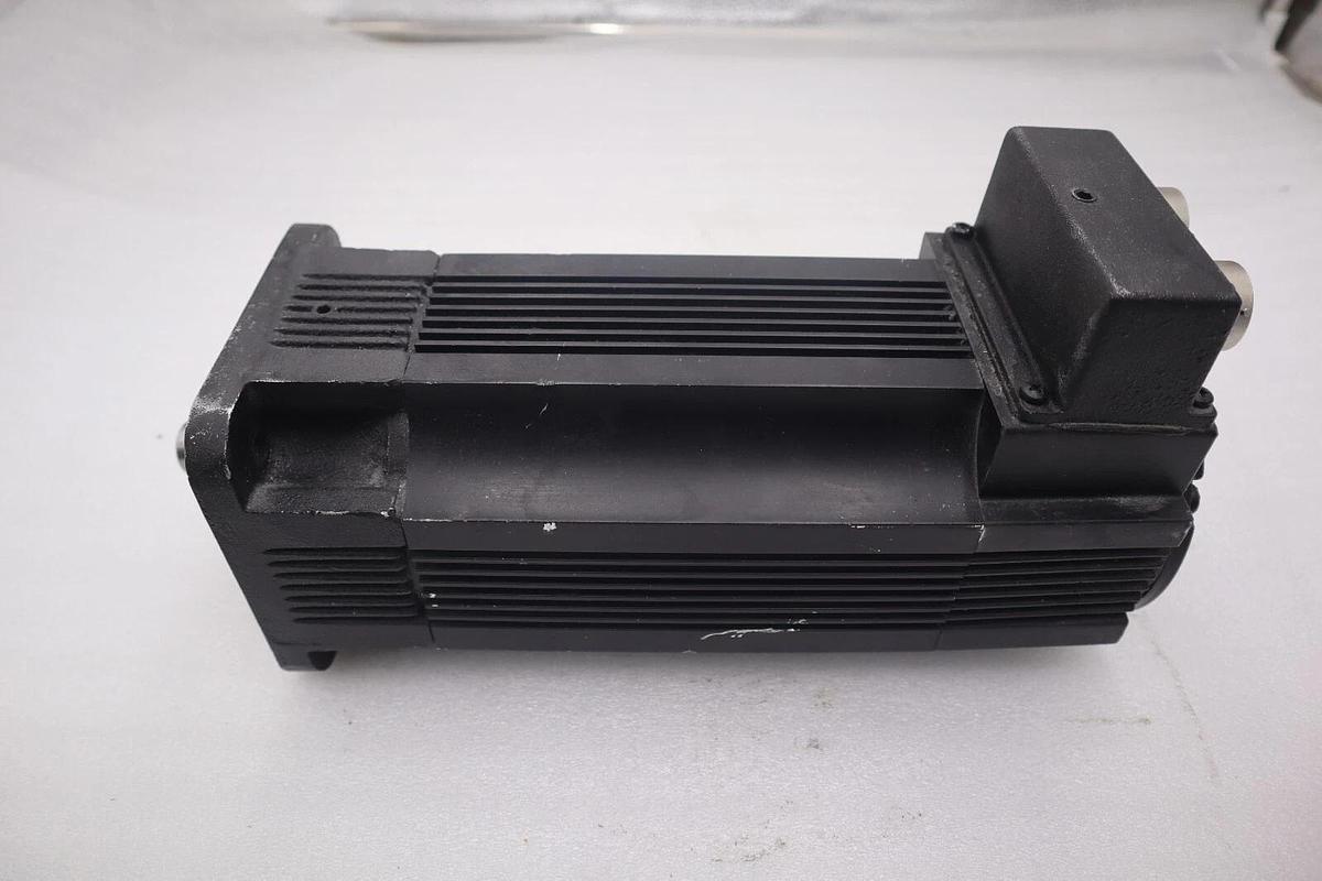 Used ALLEN BRADLEY 1326AB-B420H-M2L SERVO MOTOR AC PERMANENT MAGNET STOCK M-160