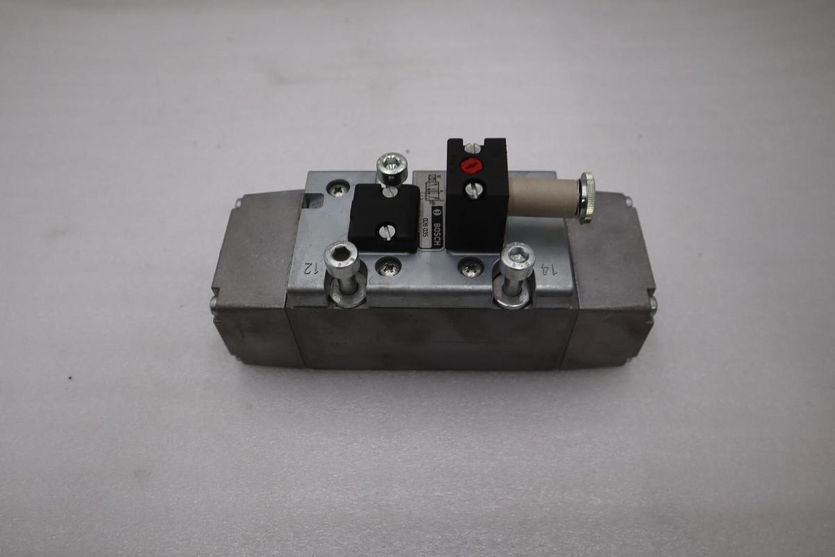 Bosch 0 820 026 981 Rexroth Single Solenoid Valve And Coil - STOCK GF570