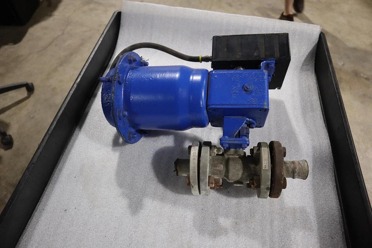 Used 1" Jamesbury Stainless Ball Valve QUADRA-POWR II STOCK S-625