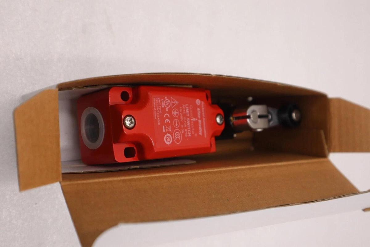 NEW OPEN BOX AB Allen Bradley 440P-MSLB22E Ser. A GuardMaster Limit Switch G640A