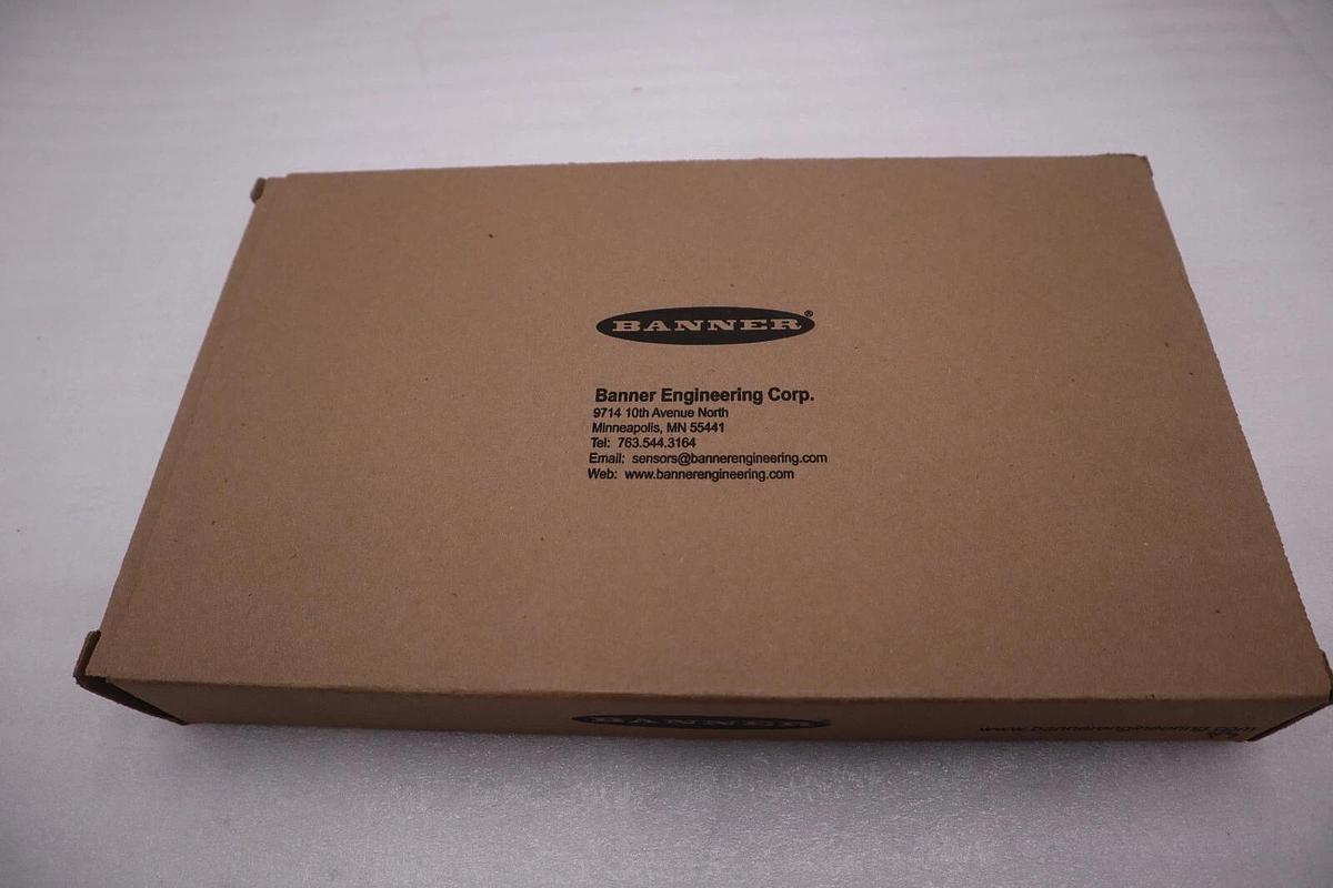 NEW IN BOX BANNER ENGINEERING QS303E W/30 / QS303EW30 STOCK G140
