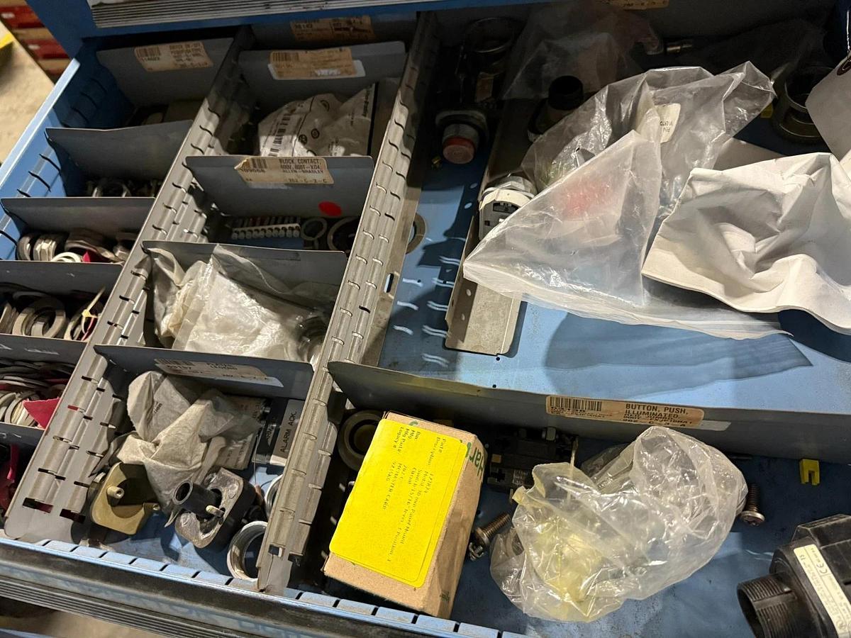 Used LYON 11 DRAWER CABINET MSS II SAFETYLINK 30"X28"X60" (NO CONTENTS)