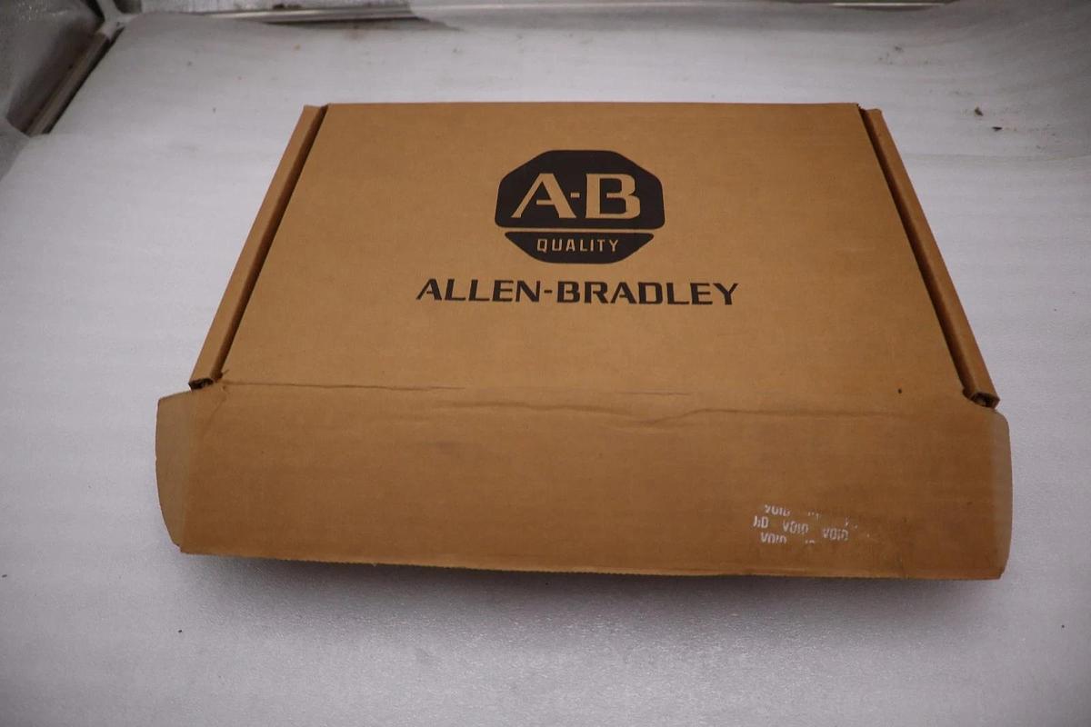 NEW OPEN BOX AB ALLEN BRADLEY 1771 IAD 17 POINT Input Module 1771-IAD STK GF1399
