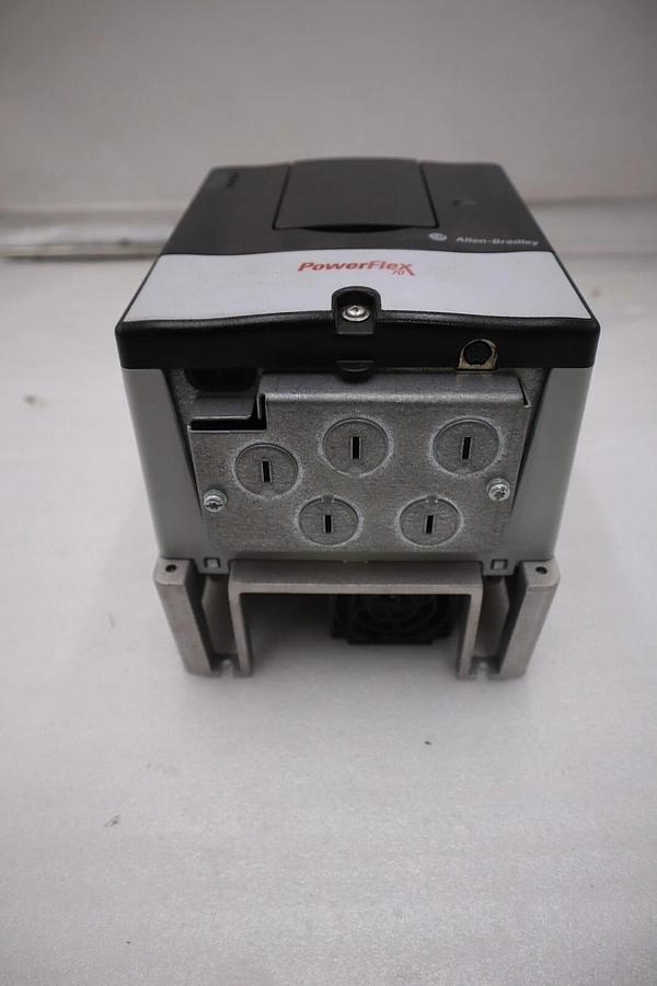NEW 2022 ALLEN BRADLEY 20AD5P0A0AYNANC0 POWERFLEX 70 480 VAC DRIVE STOCK H121
