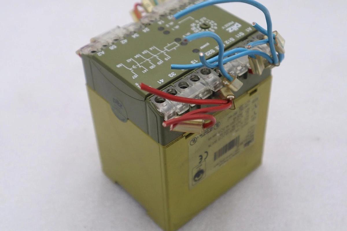 Used PILZ SAFETY RELAY 474790 PNOZ V 30S 24 V DC  PNOZV30S24VDC STOCK K-3831