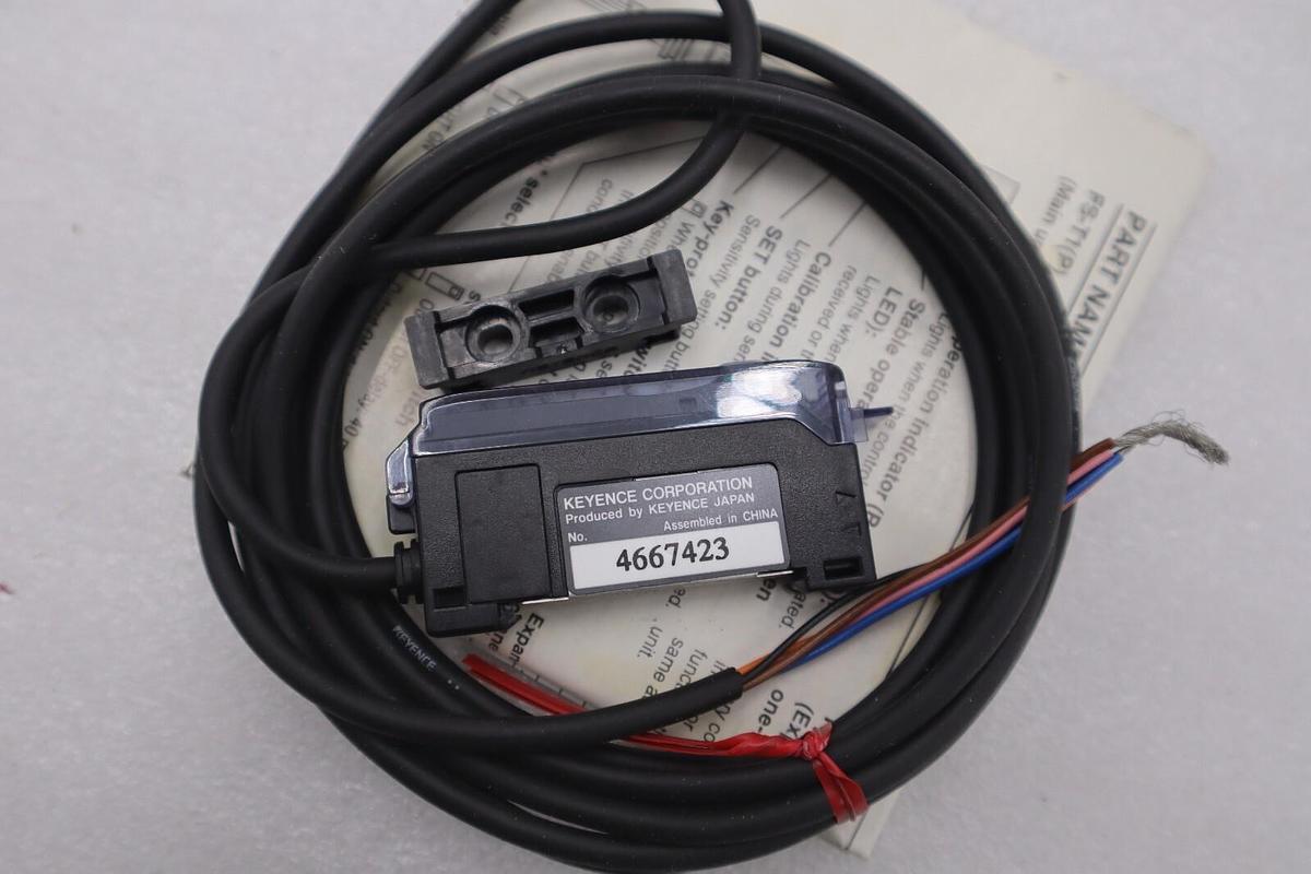 Used NEW OPEN BOX KEYENCE FS-T1 Fiber Optic Sensors FST1 STOCK 613-D