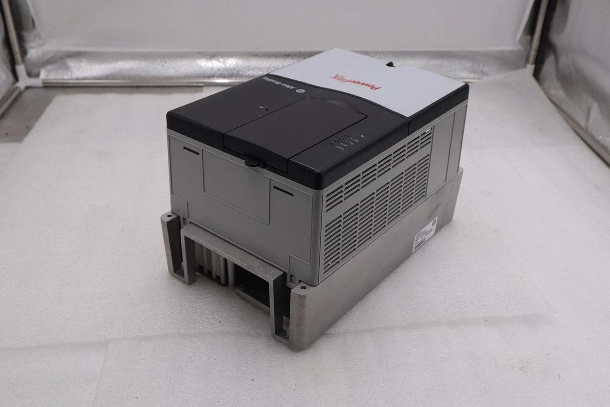 NEW Allen-Bradley PowerFlex 70 20AD011A0AYNANC0 No HIM AC Drive STOCK 2406