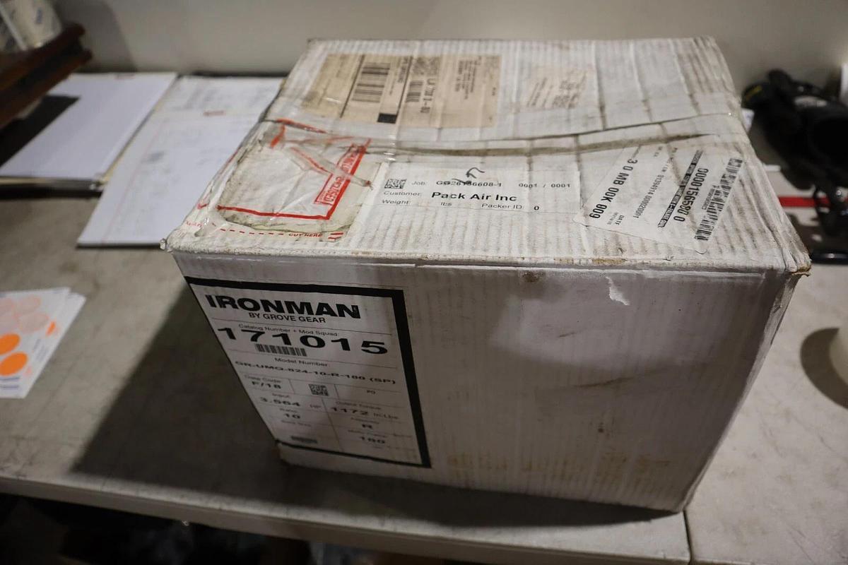 Used NEW Ironman 171015/ GR-UMQ-824-10-R-180 Gear Reducer STOCK H760