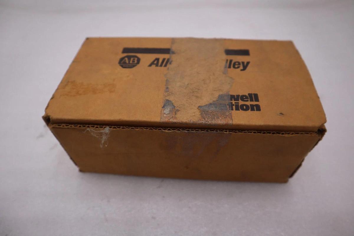Used Control Relay 700DC-P700Z2 Allen-Bradley 700DCP700Z2 NEW IN BOX CC186