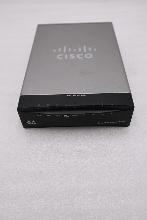 Used Cisco Small Business RV042 10/100 4 Port VPN Ethernet Router NEW OPEN BOX #H766A