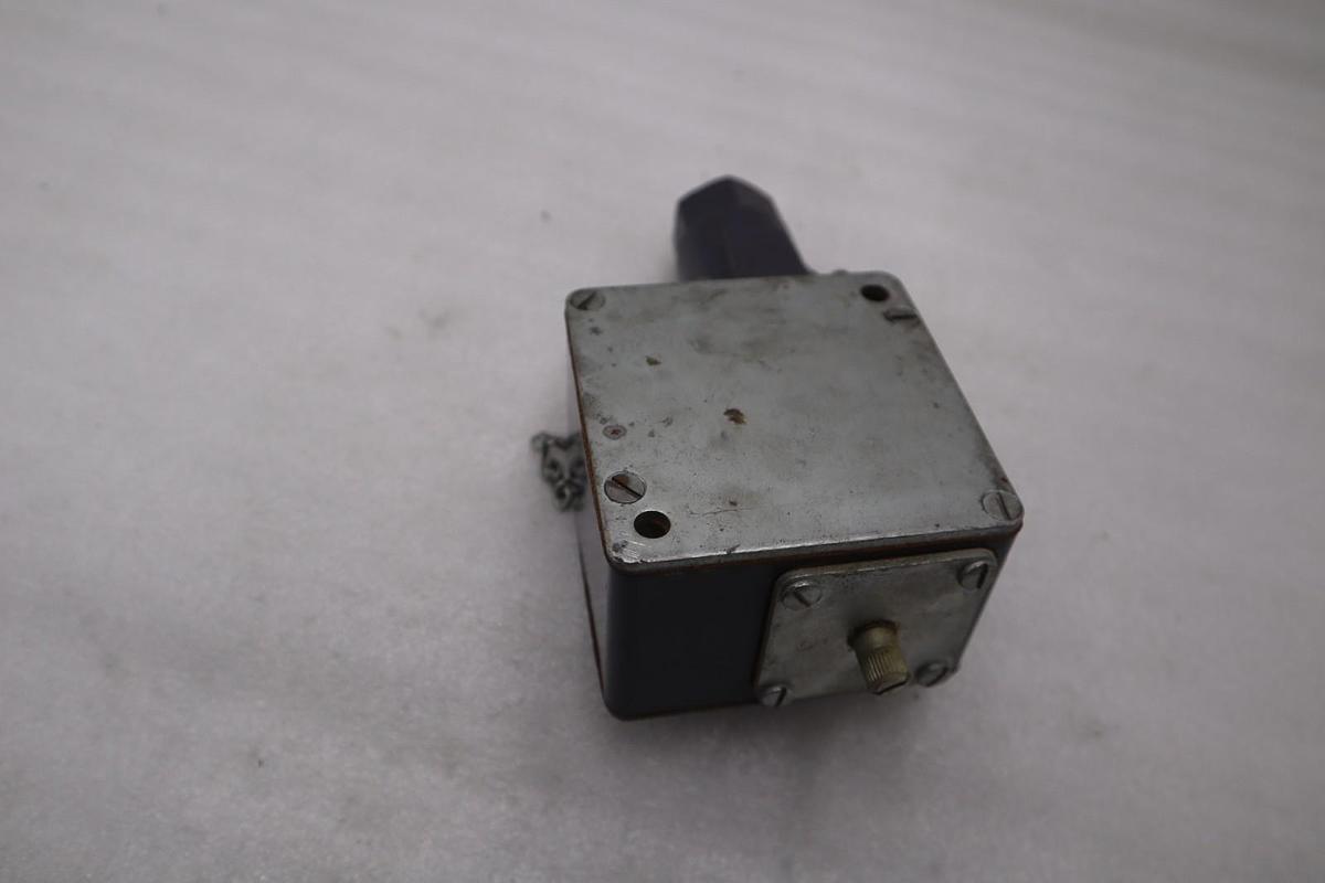 Used Square D 9012ADW1/ 9012 ADW-1 Piston Pressure Switch - STOCK GF715A