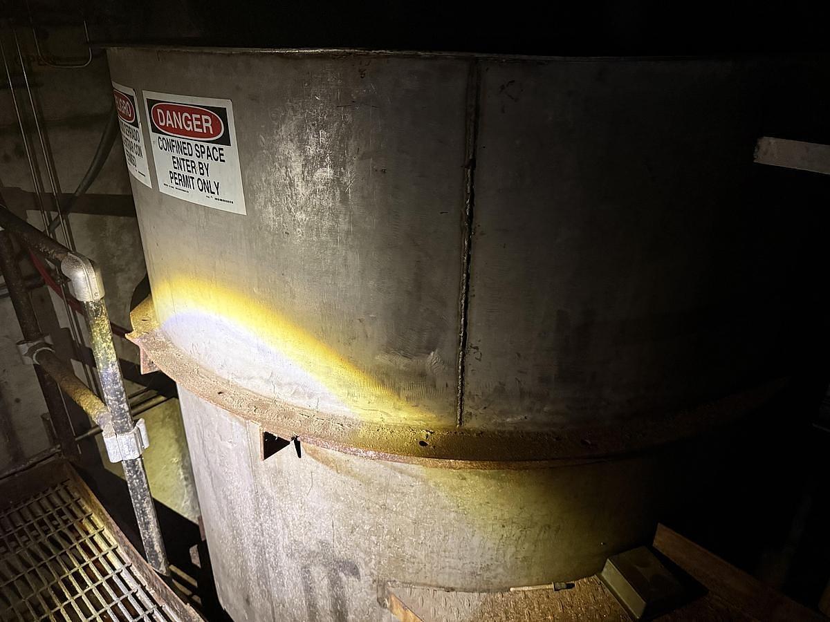 Used 1,250 GALLON 6' DIAMETER X 6' TALL TANK STAINLESS STEEL WITH AGITATOR (2 AVAIL)