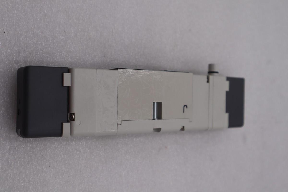 Used NEW SMC VSS8-4-FJG-D-3VZ STOCK 2737