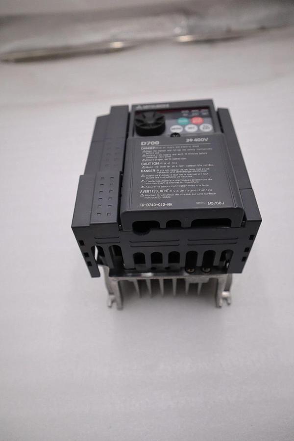 MITSUBISHI FR-D740-012-NA SERVO DRIVE 3 PH AC380/480 NEVER USED SURPLUS #H380A