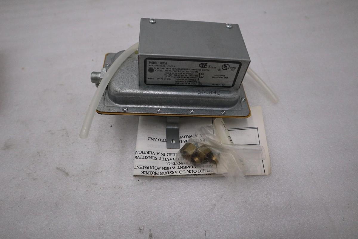 COLOMBUS AIR FLOW SWITCH RH3A - NEW IN BOX - STOCK GF664A