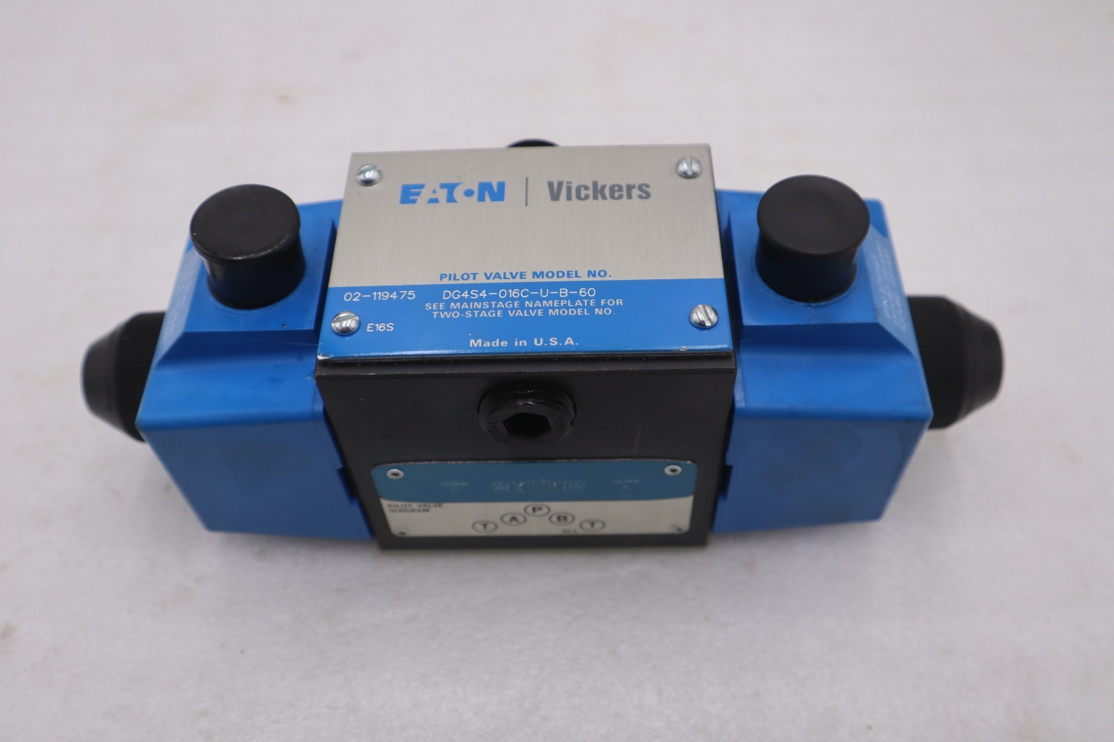 Used EATON/VICKERS,  DG4S4-016C-U-B-60 Hydraulic Pilot Valve NEW NO BOX STOCK GF544