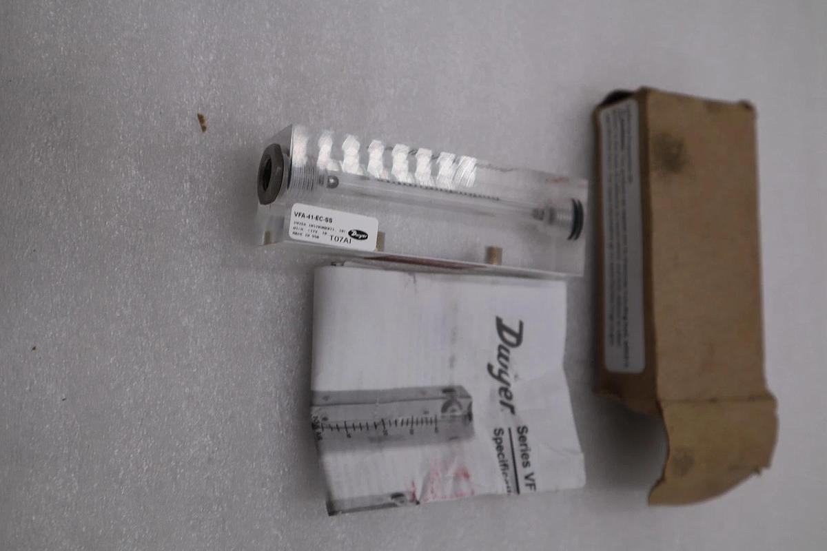 Used NEW IN BOX DWYER VFA-41-EC-SS LIQUID FLOWMETER 10BAR 0.08GPM 1/8 STOCK H969A