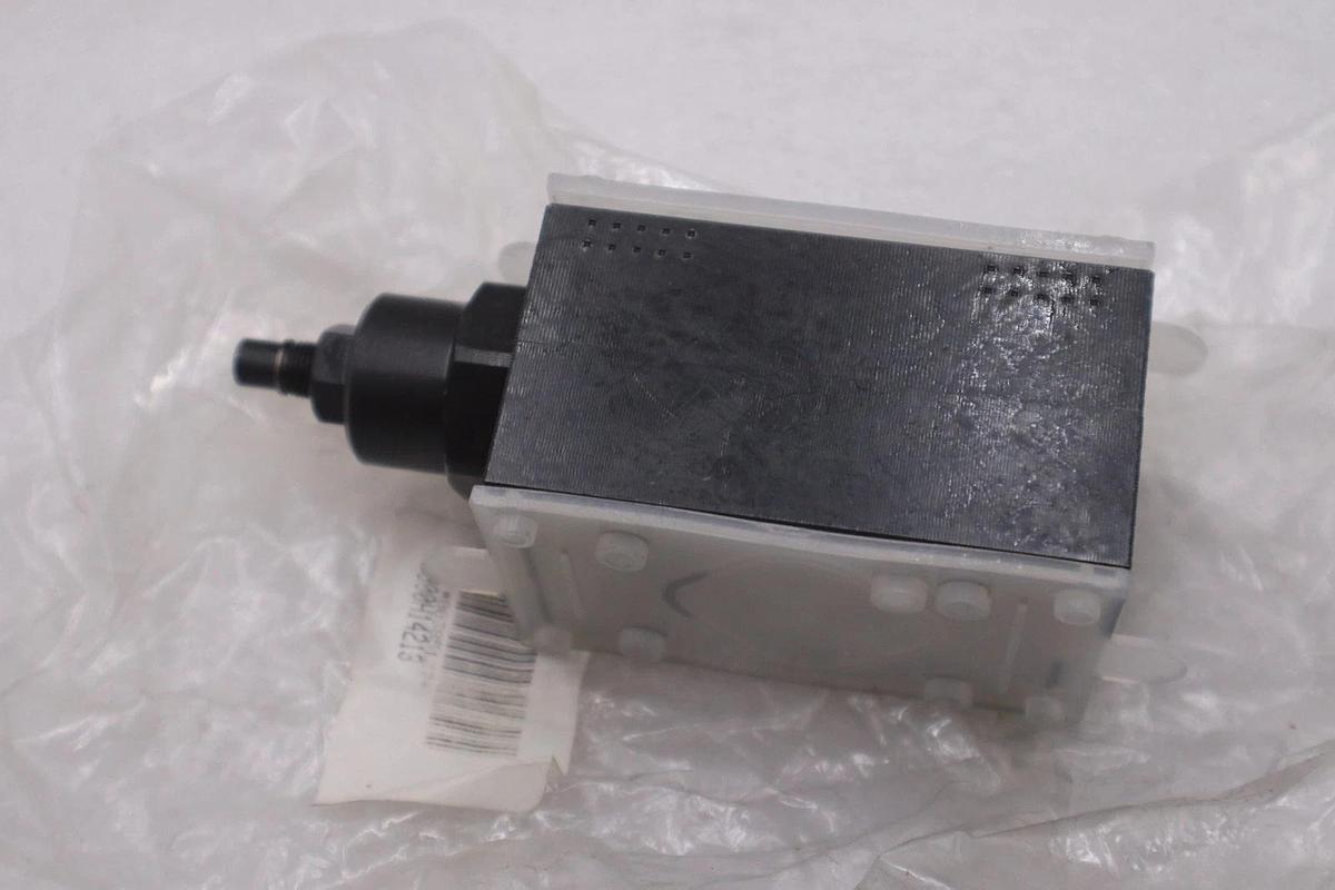 VICKERS DGMFN-3-Z-P2W-41 FLOW CONTROL VALVE DGMFN3ZP2W41 STOCK K450B