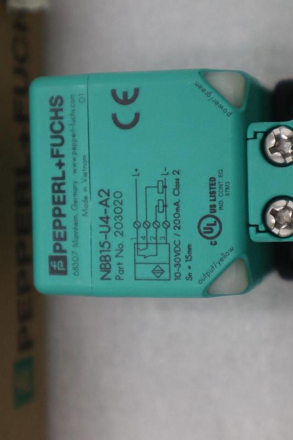 Used PEPPERL+FUCHS NBB15-U4-A2 203020 10-30VDC NEW UNIT STOCK G778A