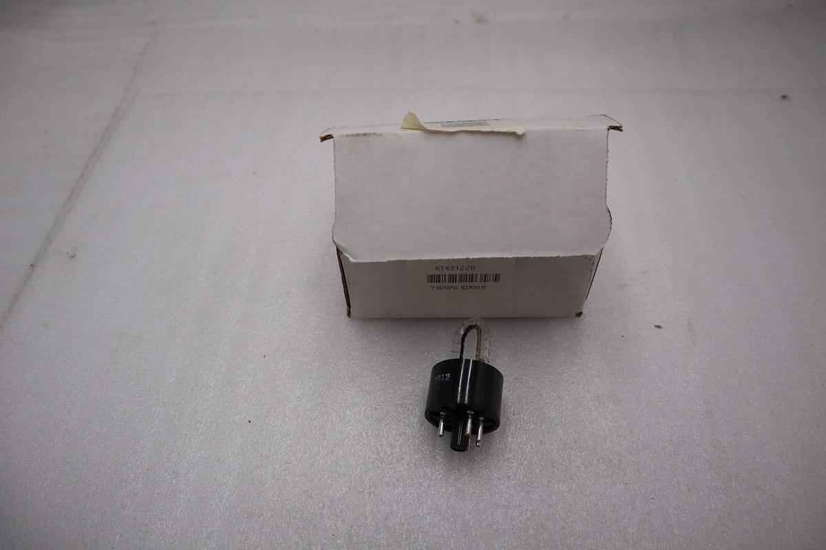 Used NEW FEDERAL SIGNAL K149122B STROBE TUBE STOCK H846