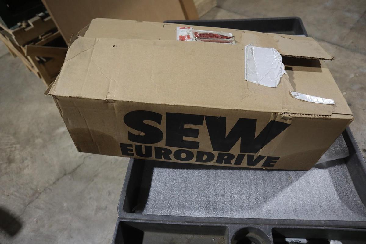 NEW SEW EURODRIVE FA47/G AM56 GEAR REDUCER 150.06:1 - STOCK SGF113