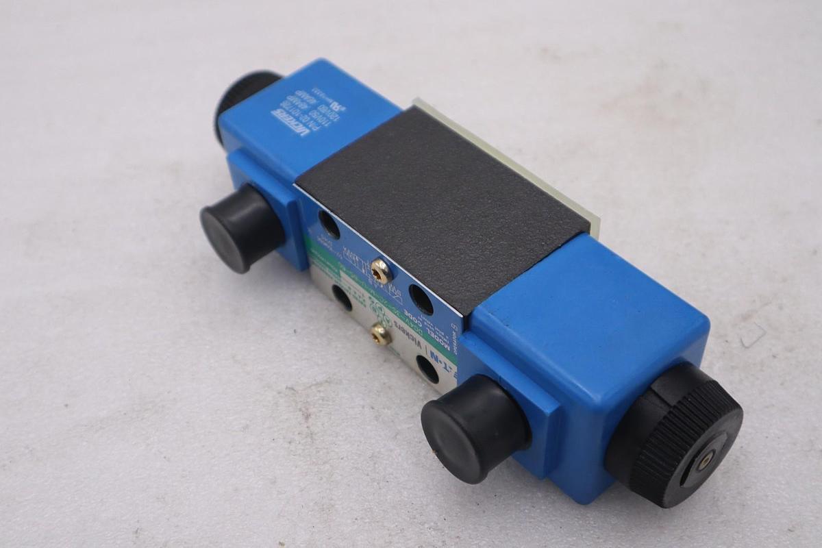 EATON DG4V-3S-2C-M-U-B5-60 VICKERS STOCK #2085B
