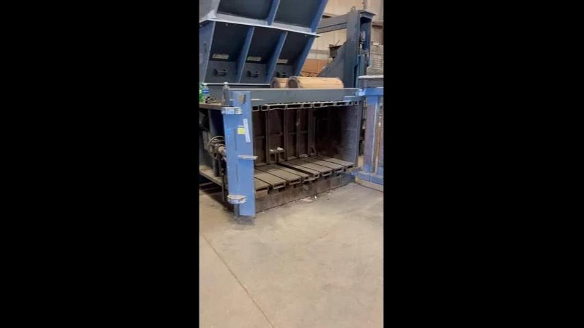 Used EXCEL EX-60 CLOSED DOOR BALER 20HP DUAL 6" CYLINDER WITH VIDEO