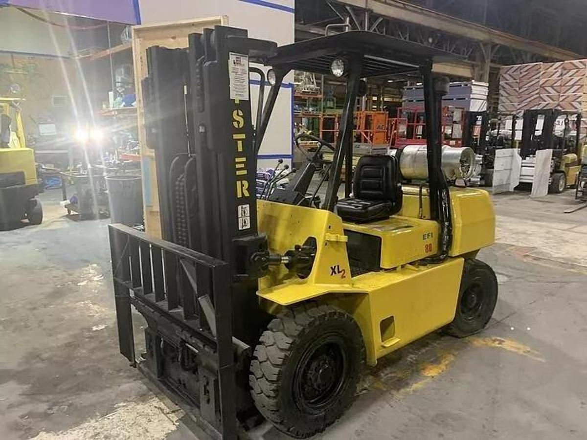Used 8,000 POUND HYSTER MODEL H80XL PNEUMATIC TIRE TRIPLE STAGE FORKLIFT W/ SIDESHIFT