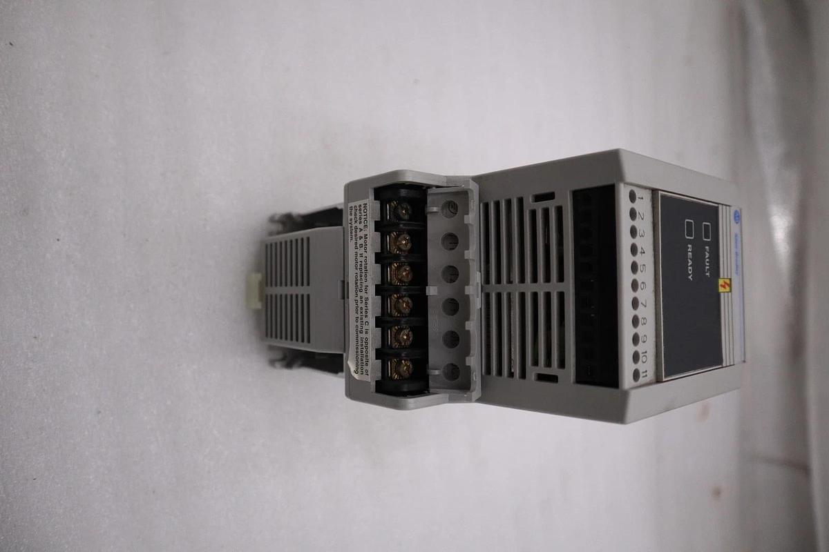 Used ALLEN BRADLEY 160-BA03NPS1 AC 1HP 380-460V-AC 0-240HZ DRIVE #H1256