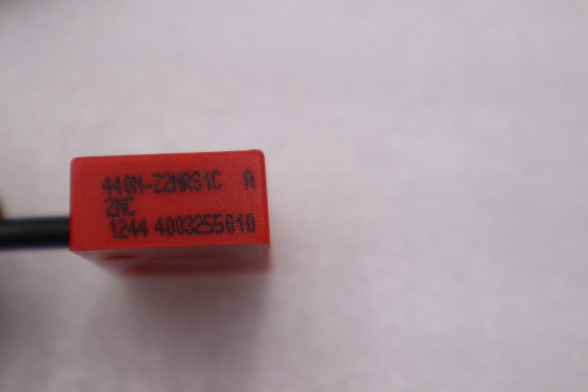 Used NEW OPEN BOX ALLEN BRADLEY AB 440N-Z2NRS1C GUARD MASTER STOCK L-518-C