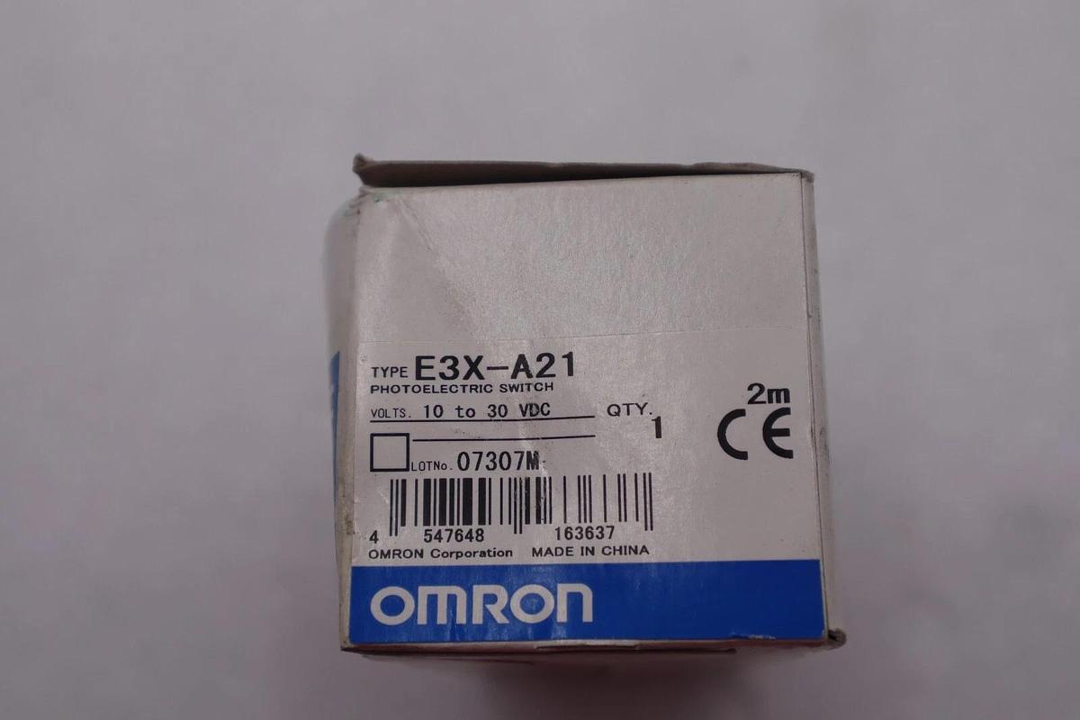 OMRON E3X-A21 PHOTOELECTRIC SWITCH 10-30 VDC STOCK #K-1038A