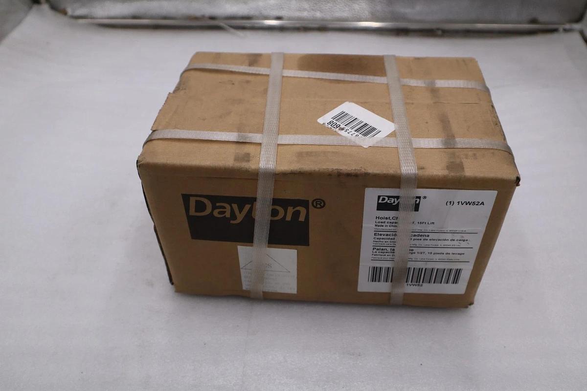 Used Dayton 1VW52 Hoist Chain Load Capacity 1/2T 15Ft Lift - STOCK GF455