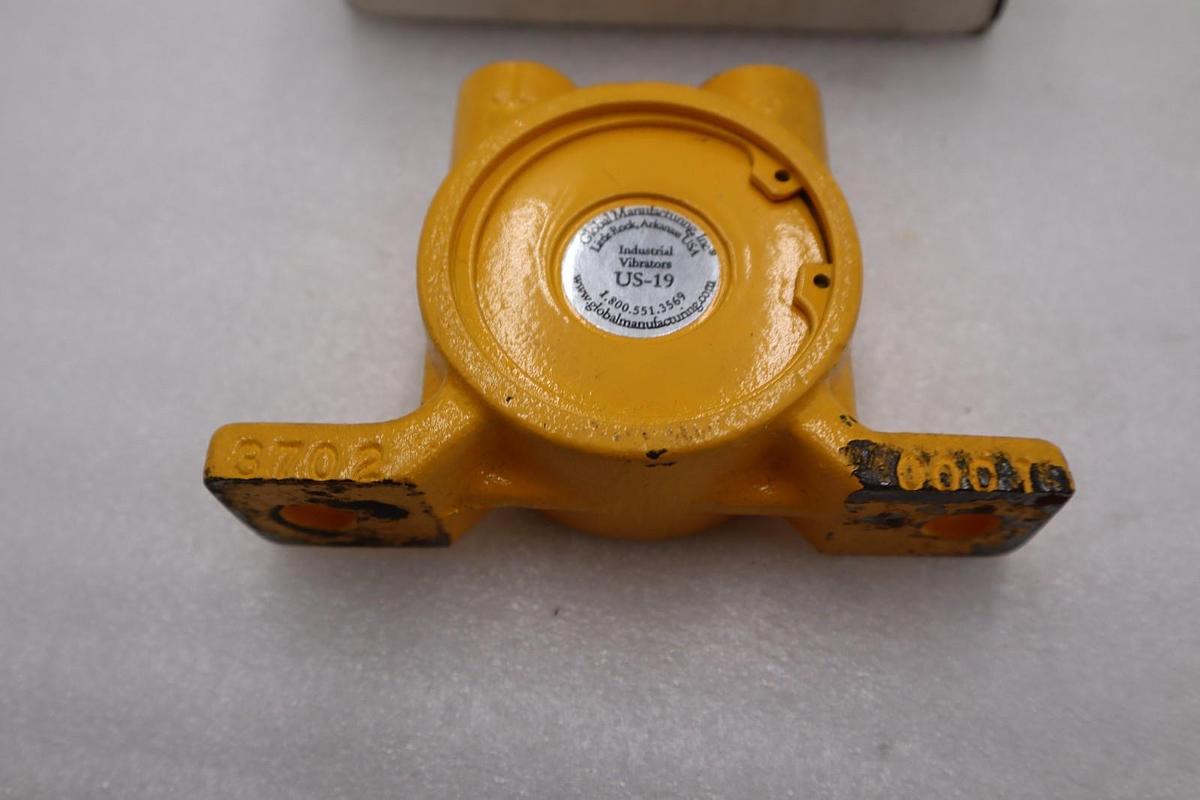 Used GLOBAL MANUFACTURING INDUSTRIAL BALL VIBRATOR US-19 STOCK H1422