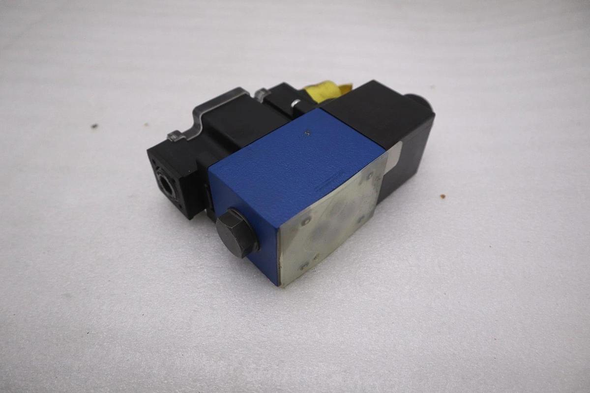 Used Rexroth R978879456 /4WE6D62/EW110N9DK23L/62 Directional Spool Valve - GF654
