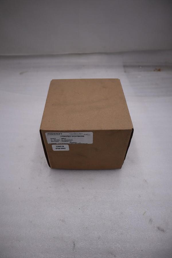 NEW ASHCROFT LPSN4PV07 XCHFMK36B Pressure Switch 200psi 5A 125/250VAC STOCK H172