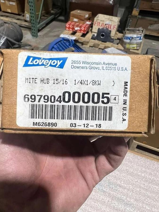 69790400005 - mite hub 15/16  1/4x1/8kw LOVEJOY NEW OPEN BOX STK L694CC