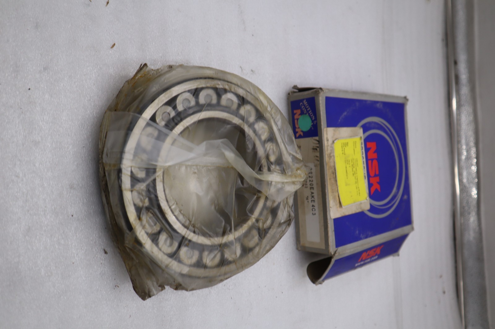 Used NEW OPEN BOX 22220EAKE4C3 NSK SPHERICAL ROLLER BEARING STK CC220