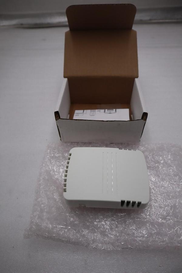 Used NEW OPEN BOX DWYER RHP-3W11 / RHP3W11 TEMPERATURE SENSOR STOCK G487A