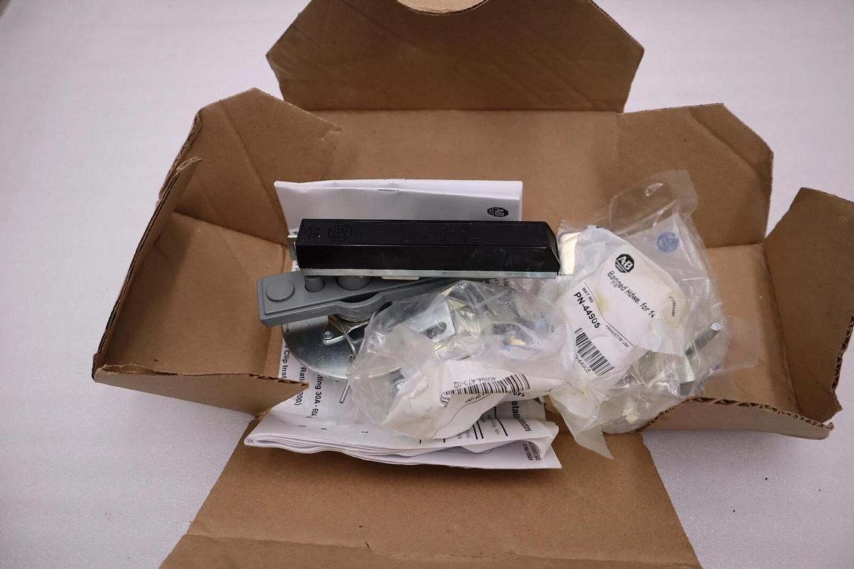 NEW OPEN BOX AB Allen-Bradley 1494F-L2 SER A Door Hardware Kit STOCK H1261