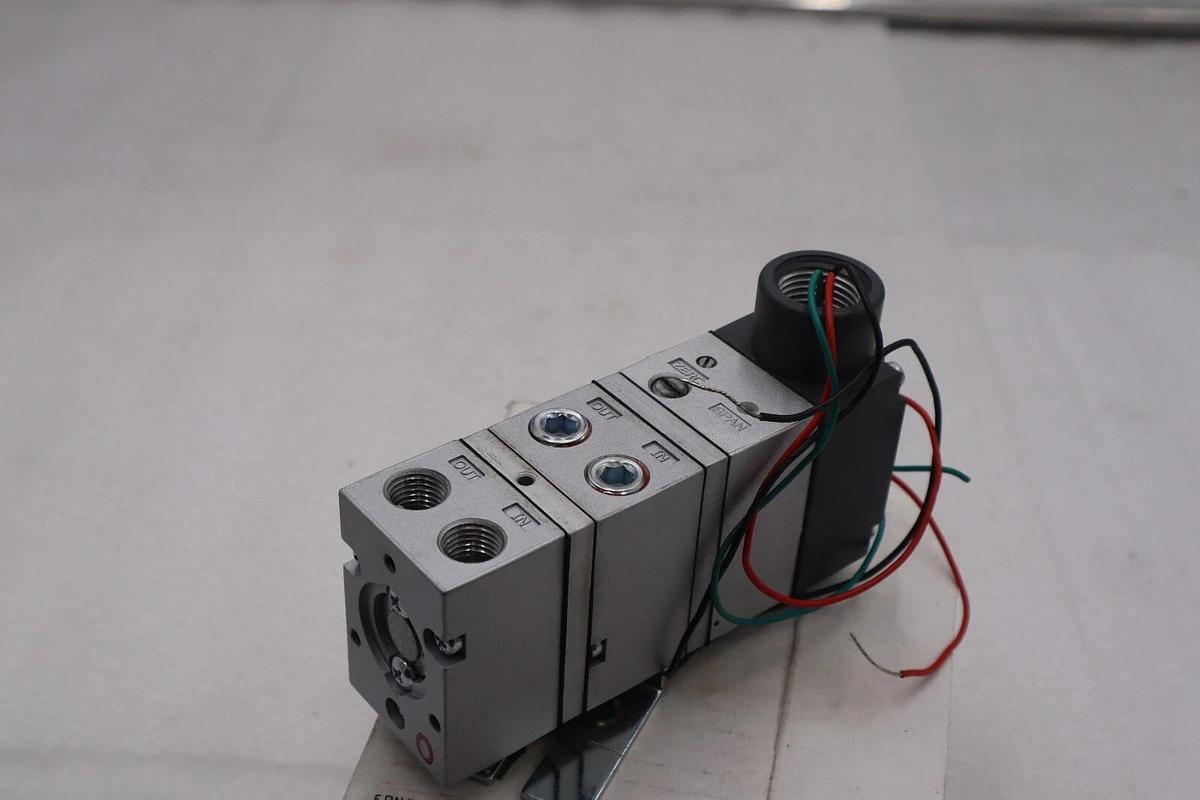 Used NEW CONTROLAIR O/B 0-30PSI ELECTRIC TO PNEUMATIC TRANSDUCER 550-AIA STOCK L-785