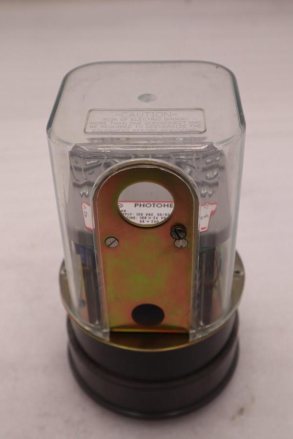 Used Dwyer 3304 Photohelic Pressure Switch Water Gauge STOCK 5524