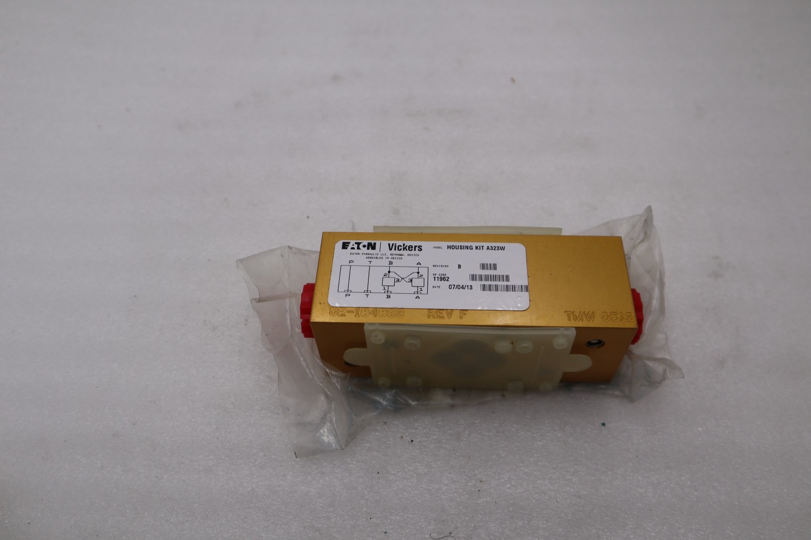 EATON VICKERS 02-184893 HOUSING KIT A323W MNIFLD STOCK H623A