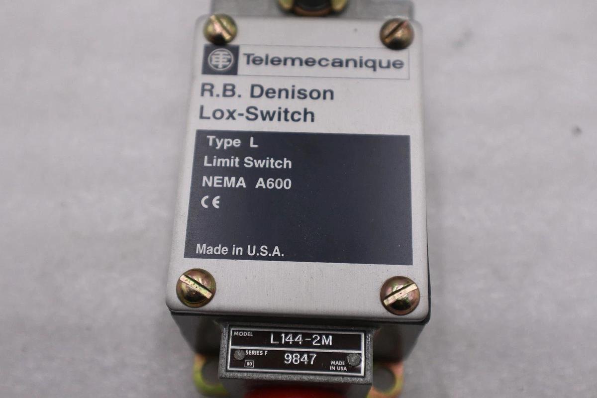 NEW OPEN BOX L144-2M TELEMECANIQUE  SCHNEIDER  LIMIT SWITCH STK K2080CC
