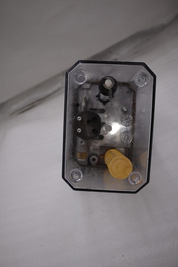 Used SKF MKU11-KW2-0005-V11+429 / MKU11KW20005V11429 GEAR PUMP SERIES MKU 115V #H943