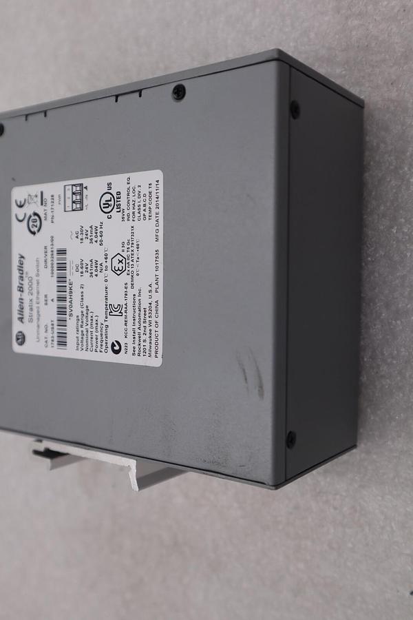 Used ALLEN BRADLEY 1783-US8T STRATIX 2000 UNMANAGED ETHERNET SWITCH SER A #K-2643