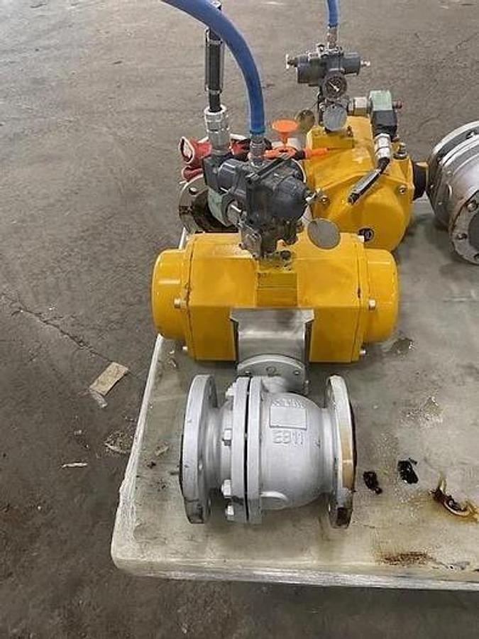 Used EMERESO FIELDQ TYPE OSO6OO-004STACW ACTUATOR WITH 4" BALL VALVE