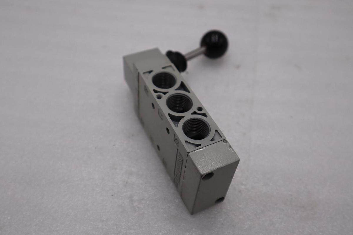 Used NEW OPEN BOX Numatics L23LA4520000000 pilot air control valve STOCK H1450A