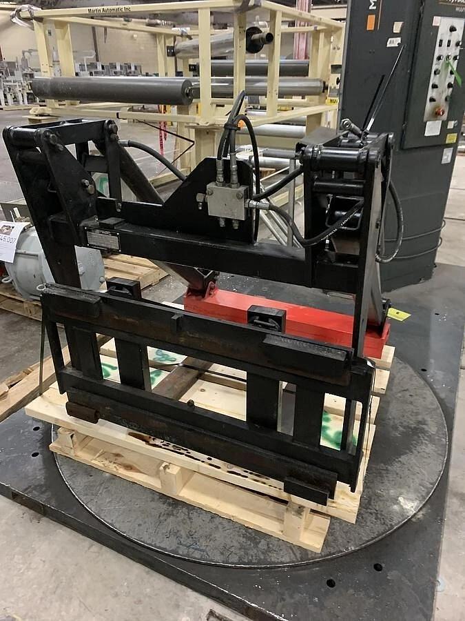 Used LONGREACH FORKLIFT ATTACHMENT CLASS II WITH HYDRAULIC CLAMPING 0CNC040W36001