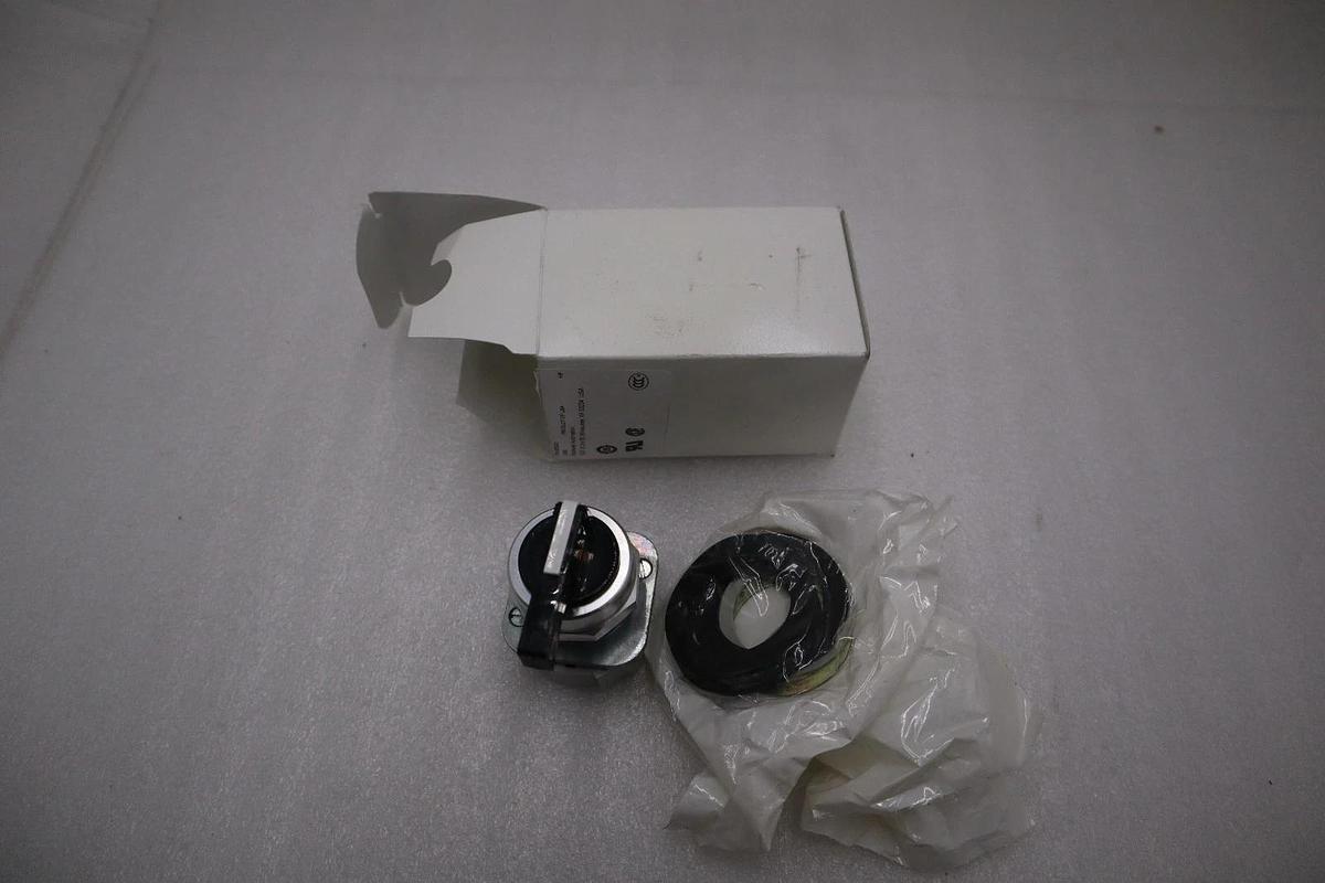 NEW OPEN BOX AB Allen Bradley 800T-J20KC1 Selector Switch 800TJ20KC1 STK H273A
