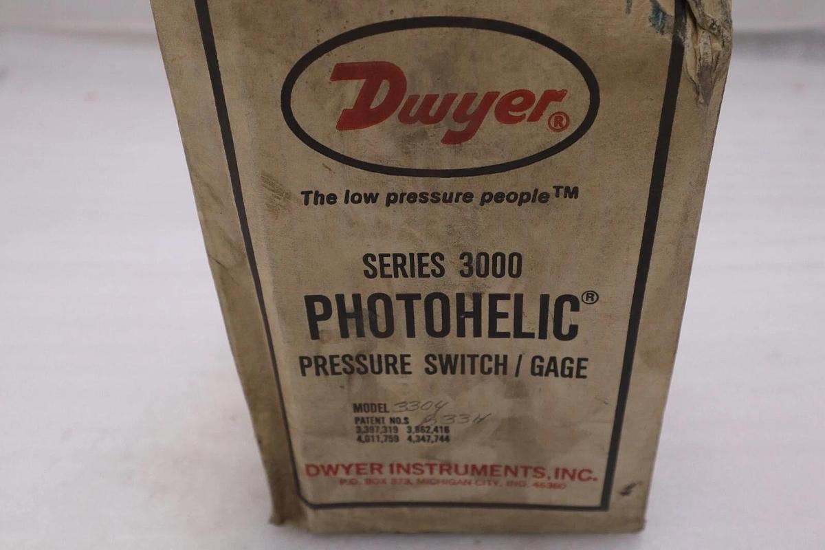 Used Dwyer 3304 Photohelic Pressure Switch Water Gauge STOCK 5524